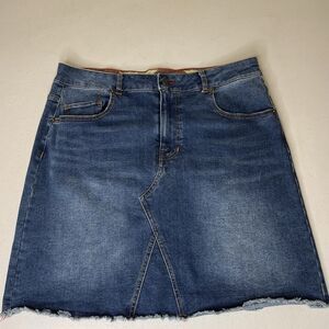 Frye And Co Denim Skirt Womens Size 10/30 Blue Raw Hem Stretch